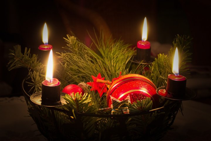 Vánoční koledy dovedou vytvořit pravou sváteční atmosféru. Znáte alespoň některé?